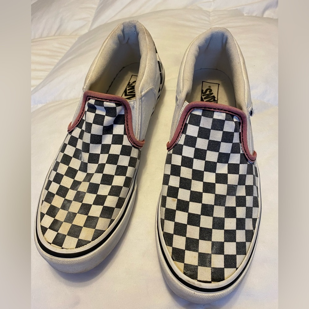 Vans Checkerboard classic slip on shoe. Black/white pattern. Mens size 6.